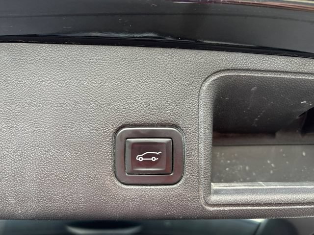 Used 2018 GMC Terrain Denali w/ Advanced Safety Package AWD/4WD image 17