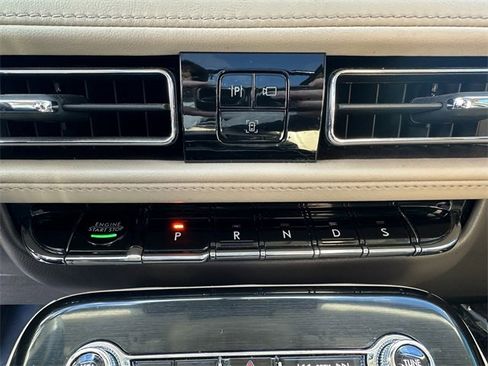 Certified 2022 Lincoln Nautilus Reserve image 23