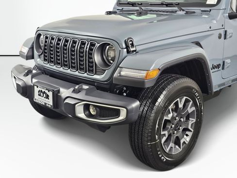 New 2026 Jeep Gladiator Sport AWD/4WD image 13