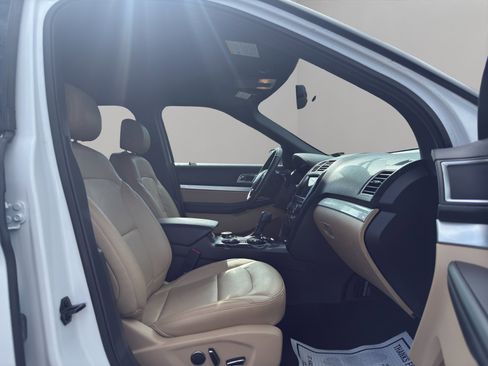 Used 2017 Ford Explorer XLT w/ Equipment Group 202A image 18