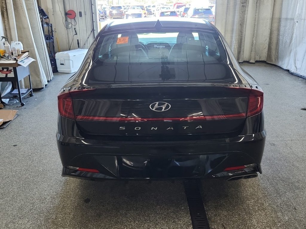 Used 2022 Hyundai Sonata SEL w/ Preferred Accessory Package FWD image 4