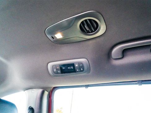 Used 2019 Chrysler Pacifica Touring-L FWD image 22