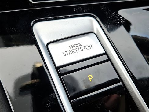 New 2026 Volkswagen Atlas Cross Sport SE image 17