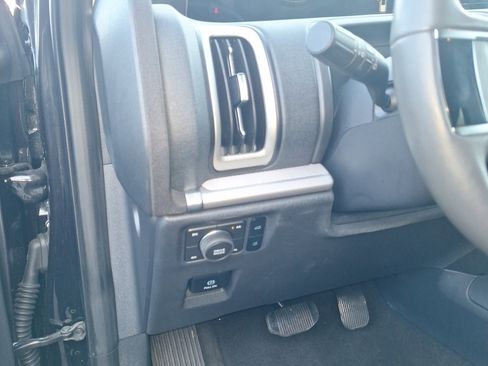 Certified 2025 Ford Expedition Active image 10