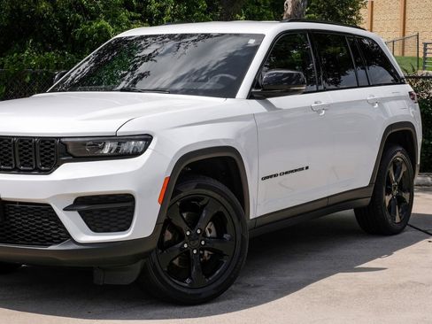 Used 2023 Jeep Grand Cherokee Altitude image 13