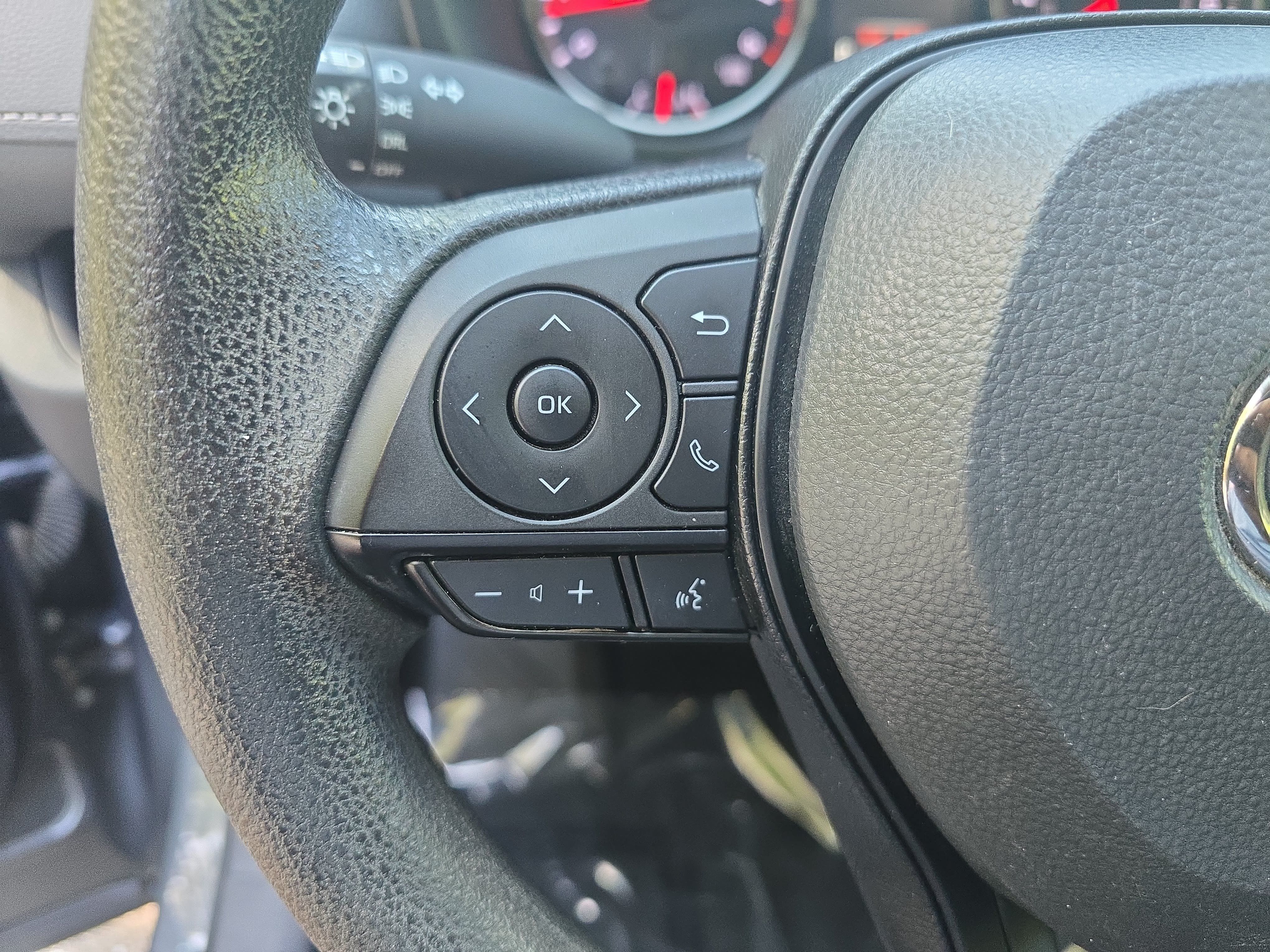 Used 2022 Toyota RAV4 LE FWD image 18