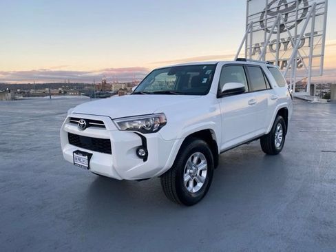 Used 2024 Toyota 4Runner SR5 image 4