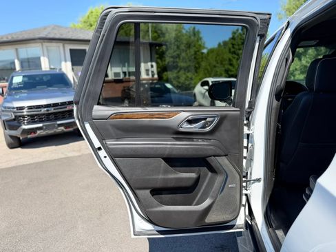 Used 2021 Chevrolet Tahoe Premier AWD/4WD image 32