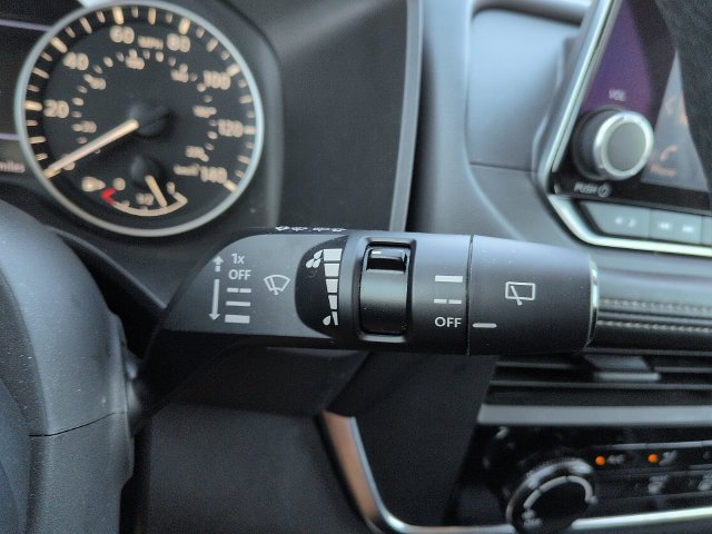 Used 2025 Nissan Rogue S FWD image 22