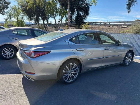 Used 2021 Lexus ES 350 w/ Premium Package image 3