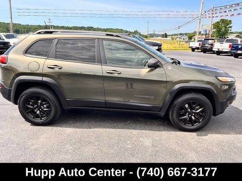 Used 2016 Jeep Cherokee Trailhawk w/ Comfort/Convenience Group AWD/4WD image 16
