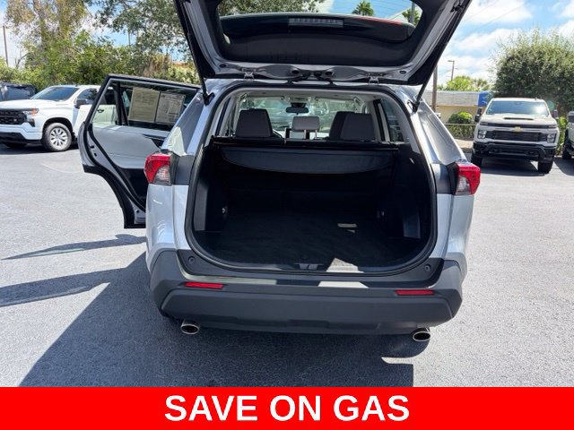 Used 2025 Toyota RAV4 XLE AWD/4WD image 16