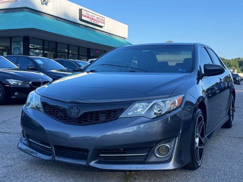 Used 2012 Toyota Camry SE w/ Leather Pkg FWD image 1