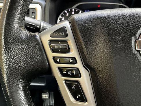 Used 2020 Nissan Titan SV w/ SV Convenience Package image 11