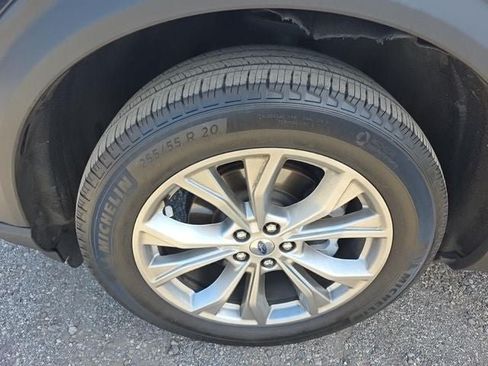 Used 2023 Ford Explorer XLT w/ Equipment Group 202A AWD/4WD image 21