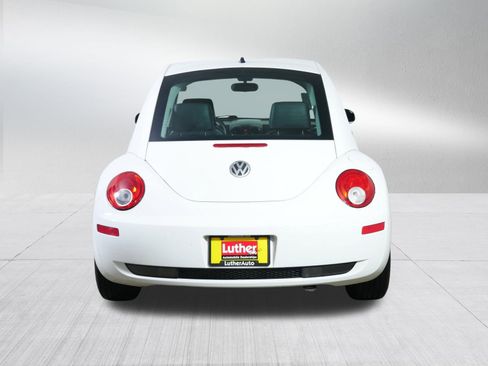 Used 2010 Volkswagen Beetle Coupe image 6