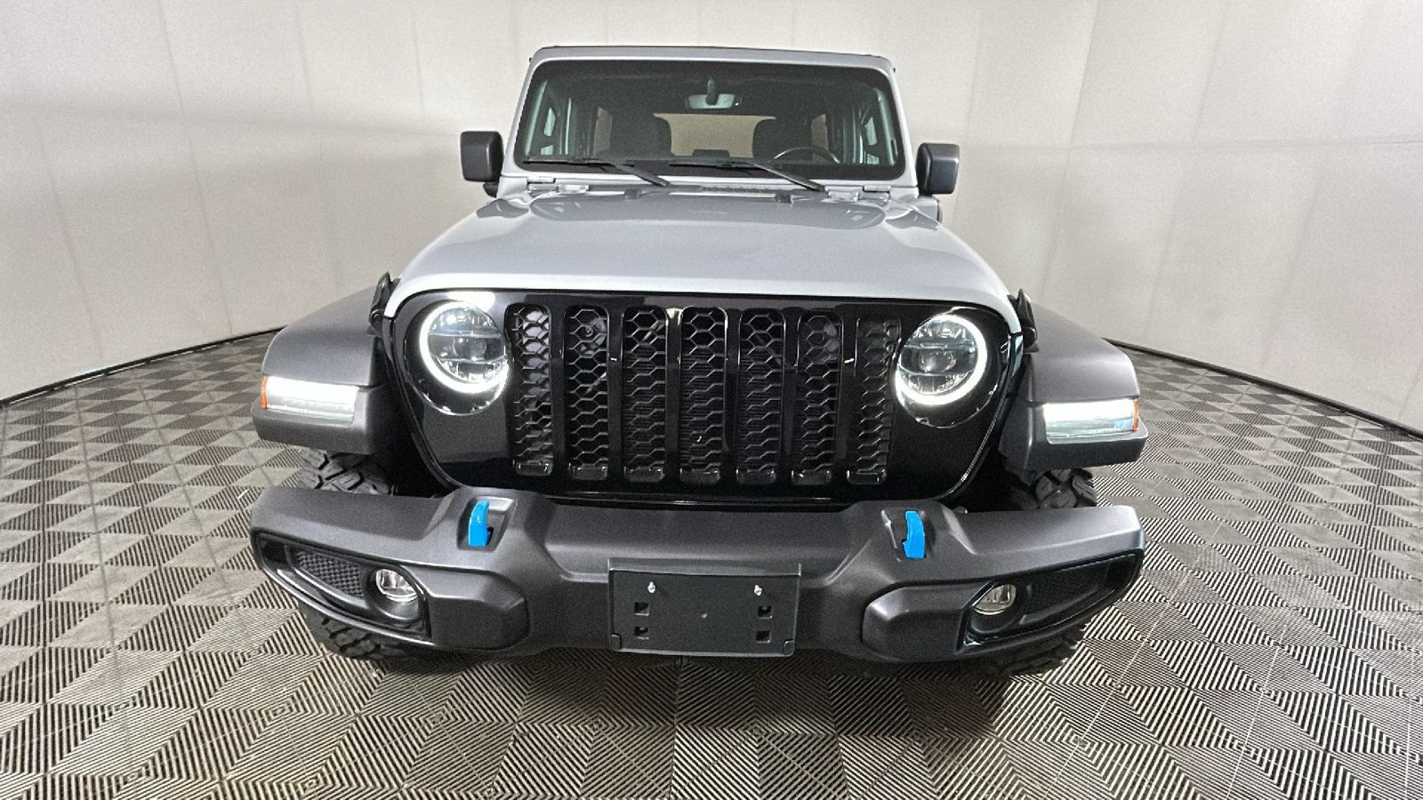 Used 2023 Jeep Wrangler Unlimited w/ Cold Weather Group AWD/4WD image 9