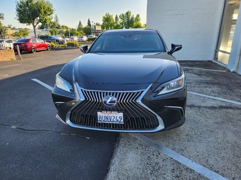 Used 2021 Lexus ES 300h w/ Accessory Package 2 FWD image 9