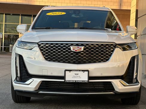Used 2025 Cadillac XT6 Luxury image 9