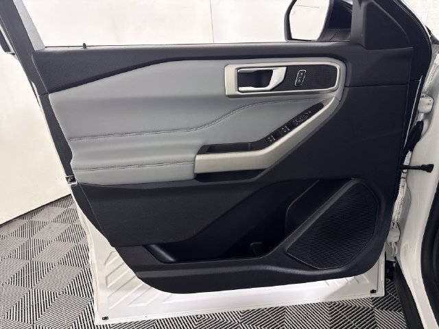 Used 2024 Ford Explorer XLT w/ Equipment Group 202A AWD/4WD image 27
