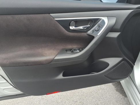 Used 2013 Nissan Altima 3.5 SV FWD image 8