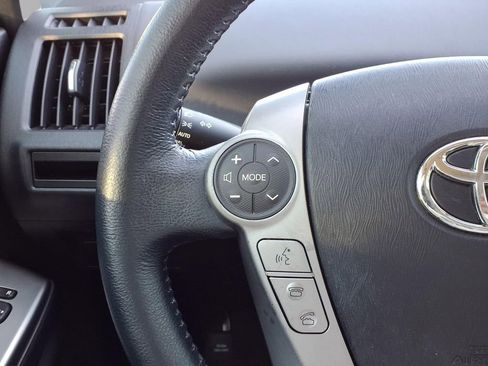 Used 2017 Toyota Prius V Four image 11