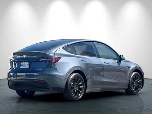 Used 2023 Tesla Model Y Long Range AWD/4WD image 4