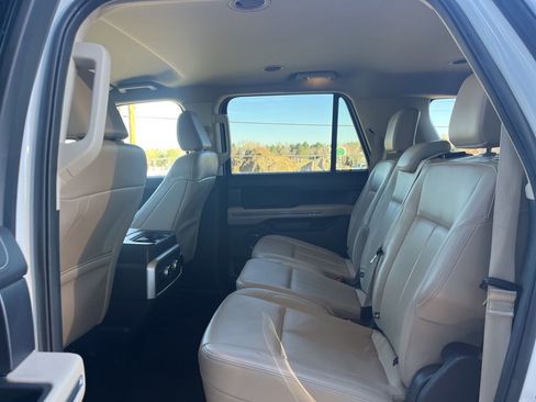 Used 2024 Ford Expedition Max XLT image 9