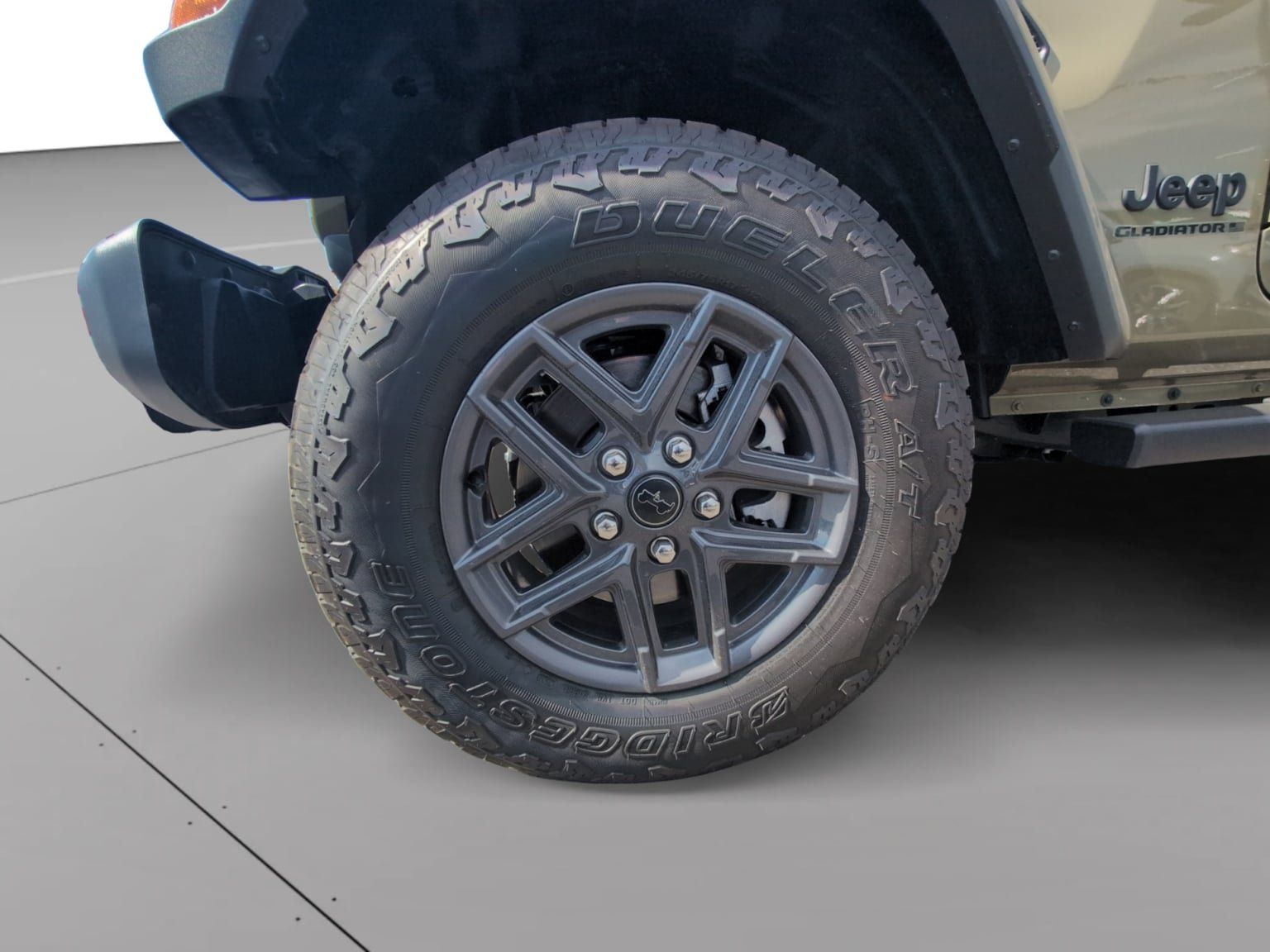 Used 2025 Jeep Gladiator Sport AWD/4WD image 9
