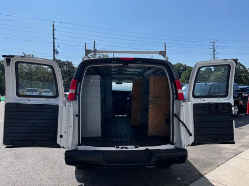 Used 2022 Chevrolet Express 2500 w/ Driver Convenience Package image 19