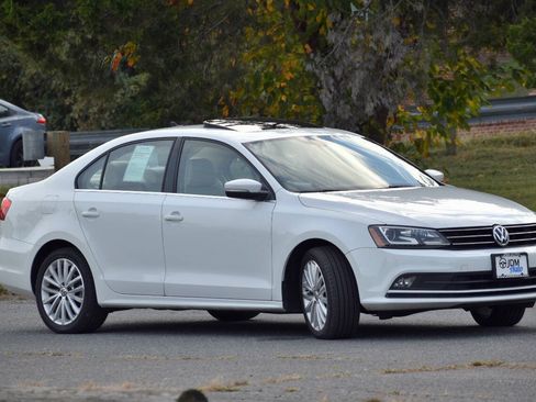 Used 2016 Volkswagen Jetta SEL FWD image 4