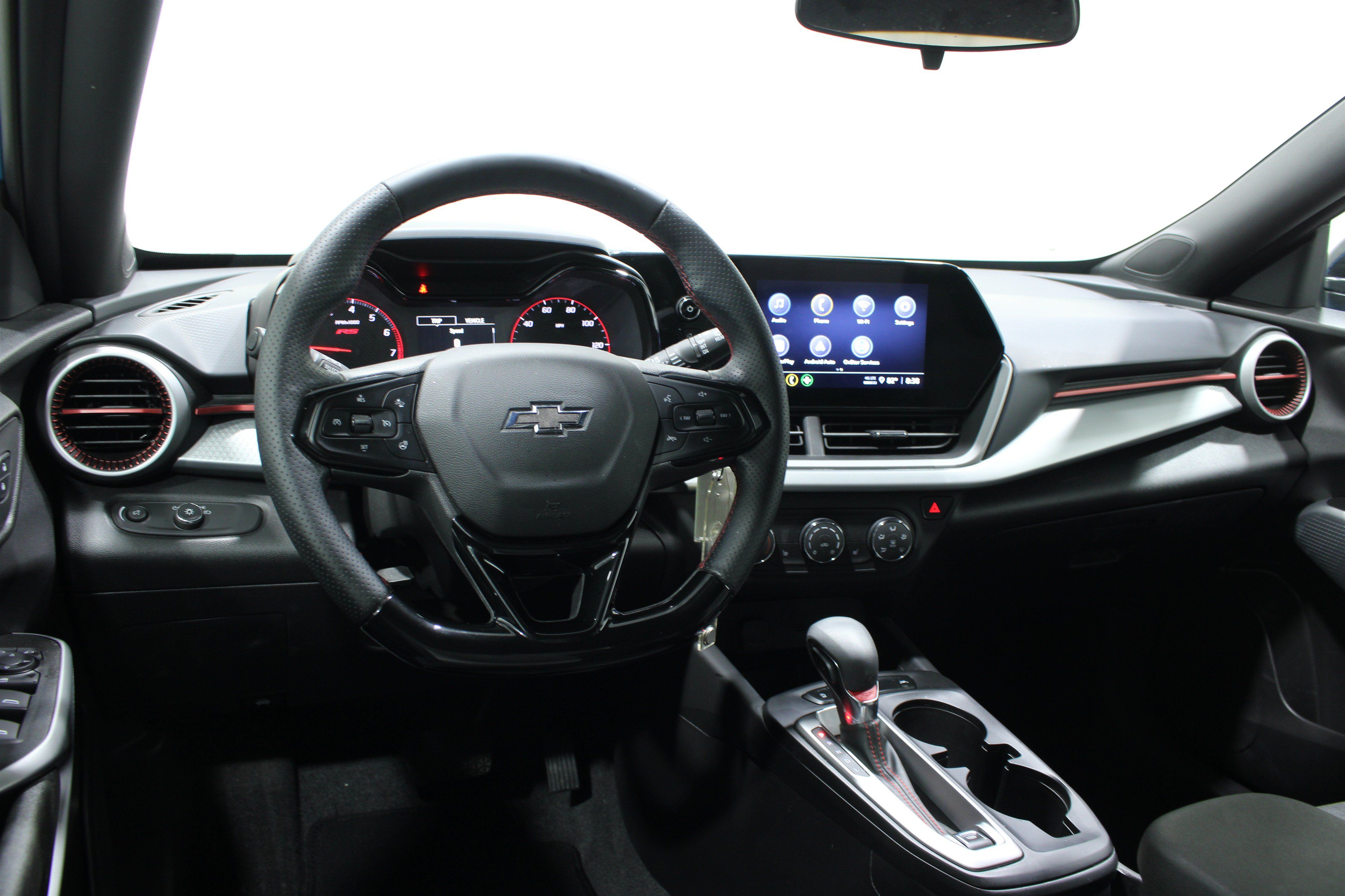 Used 2025 Chevrolet Trax RS w/ Driver Confidence Package FWD image 2