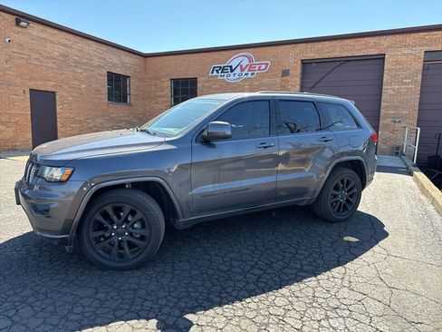 Used 2018 Jeep Grand Cherokee Altitude image 4
