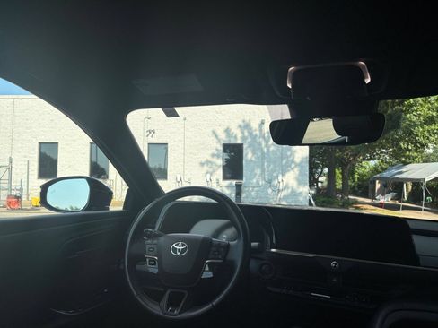 Used 2025 Toyota Crown AWD/4WD image 34