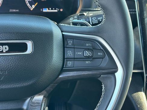 Used 2024 Jeep Grand Cherokee Limited AWD/4WD image 16