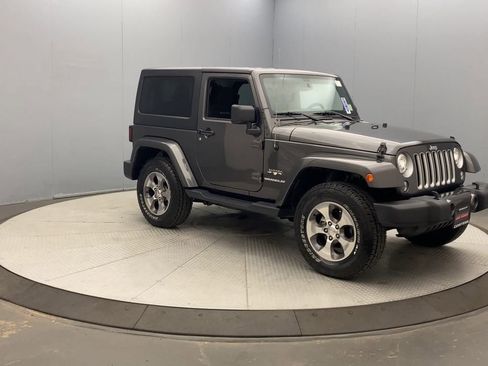Used 2017 Jeep Wrangler Sahara AWD/4WD image 7