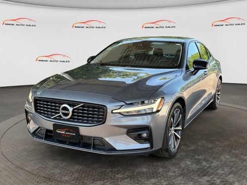 Used 2021 Volvo S60 T5 Momentum w/ Premium Package FWD image 1