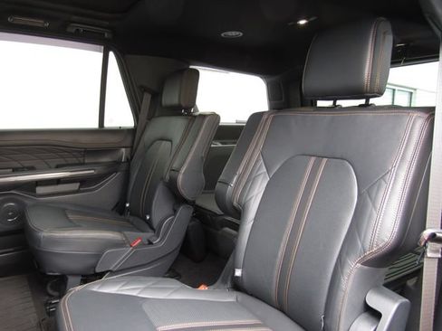 Used 2023 Ford Expedition Platinum AWD/4WD image 15
