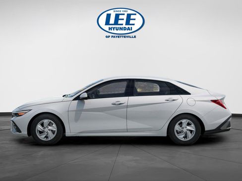 New 2025 Hyundai Elantra SE image 4