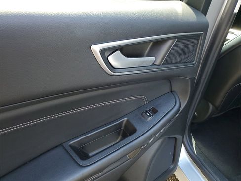 Used 2023 Ford Edge Titanium image 13