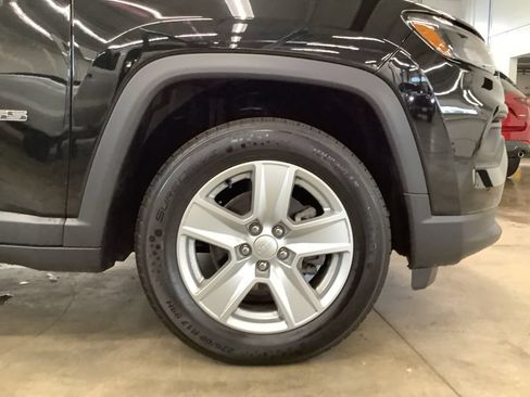 Used 2022 Jeep Compass Latitude w/ Convenience Group AWD/4WD image 28