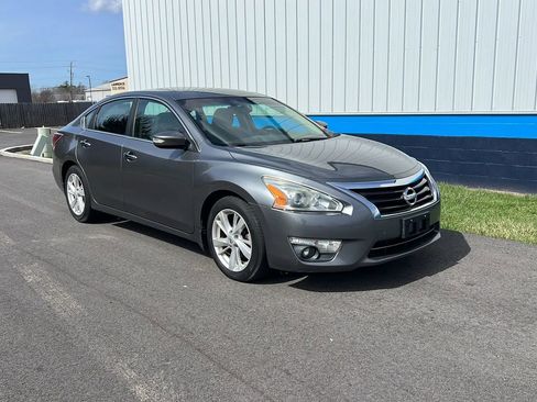 Used 2015 Nissan Altima 2.5 SV w/ Convenience Package FWD image 3