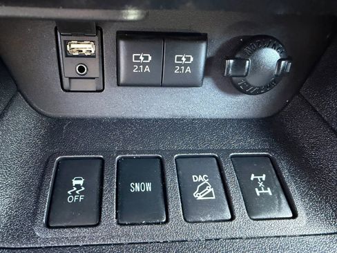 Used 2017 Toyota Highlander XLE AWD/4WD image 34