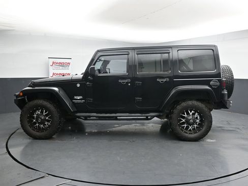 Used 2013 Jeep Wrangler Unlimited Sahara w/ Connectivity Group AWD/4WD image 5