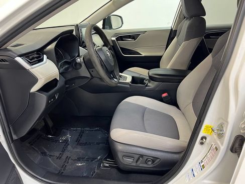 Used 2022 Toyota RAV4 XLE AWD/4WD image 15