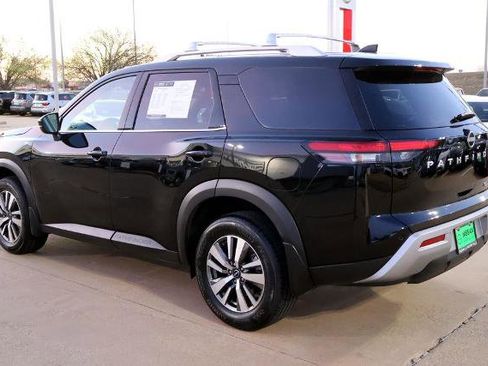 Certified 2025 Nissan Pathfinder SL image 9