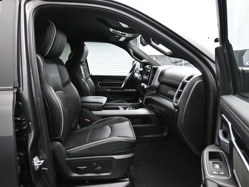 Used 2022 RAM 2500 Laramie w/ Night Edition image 12
