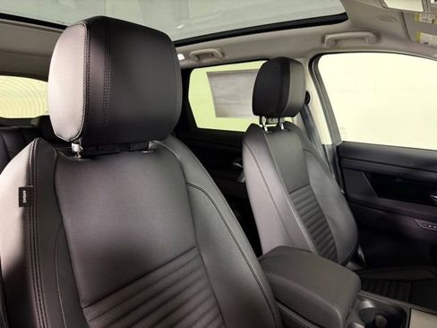 New 2025 Land Rover Discovery Sport S image 36
