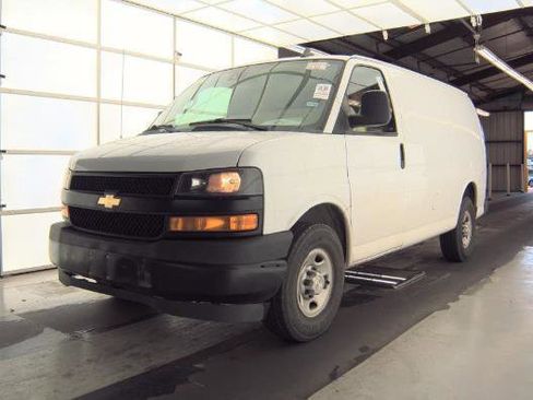 Used 2021 Chevrolet Express 3500 w/ Driver Convenience Package image 16