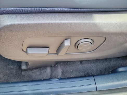 New 2026 Kia Carnival EX FWD image 24
